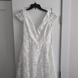 DB Studio Knee-Length Lace Dress
